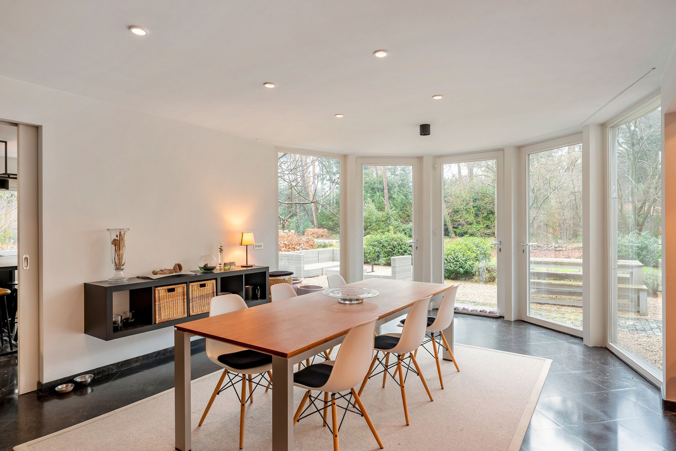 Woning met zwembad op zuidgericht perceel van ca. 2145 m² foto 8