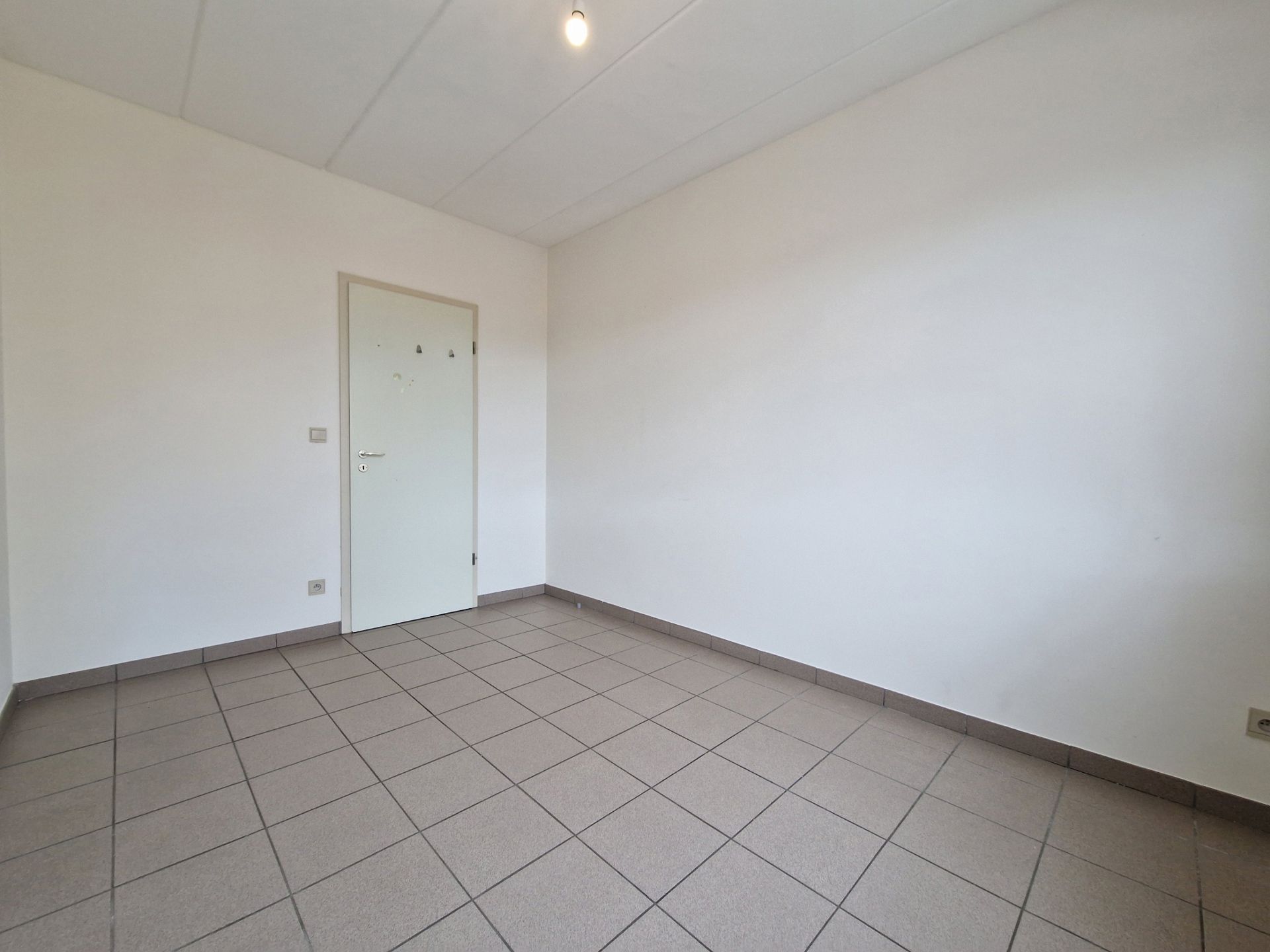 Instapklaar appartement met 2 slaapkamers, berging & parking foto 9