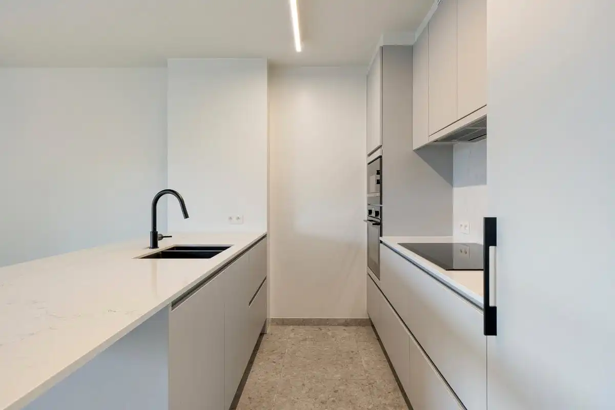  Recent één-slaapkamerappartement te koop in hartje Kortrijk foto 6