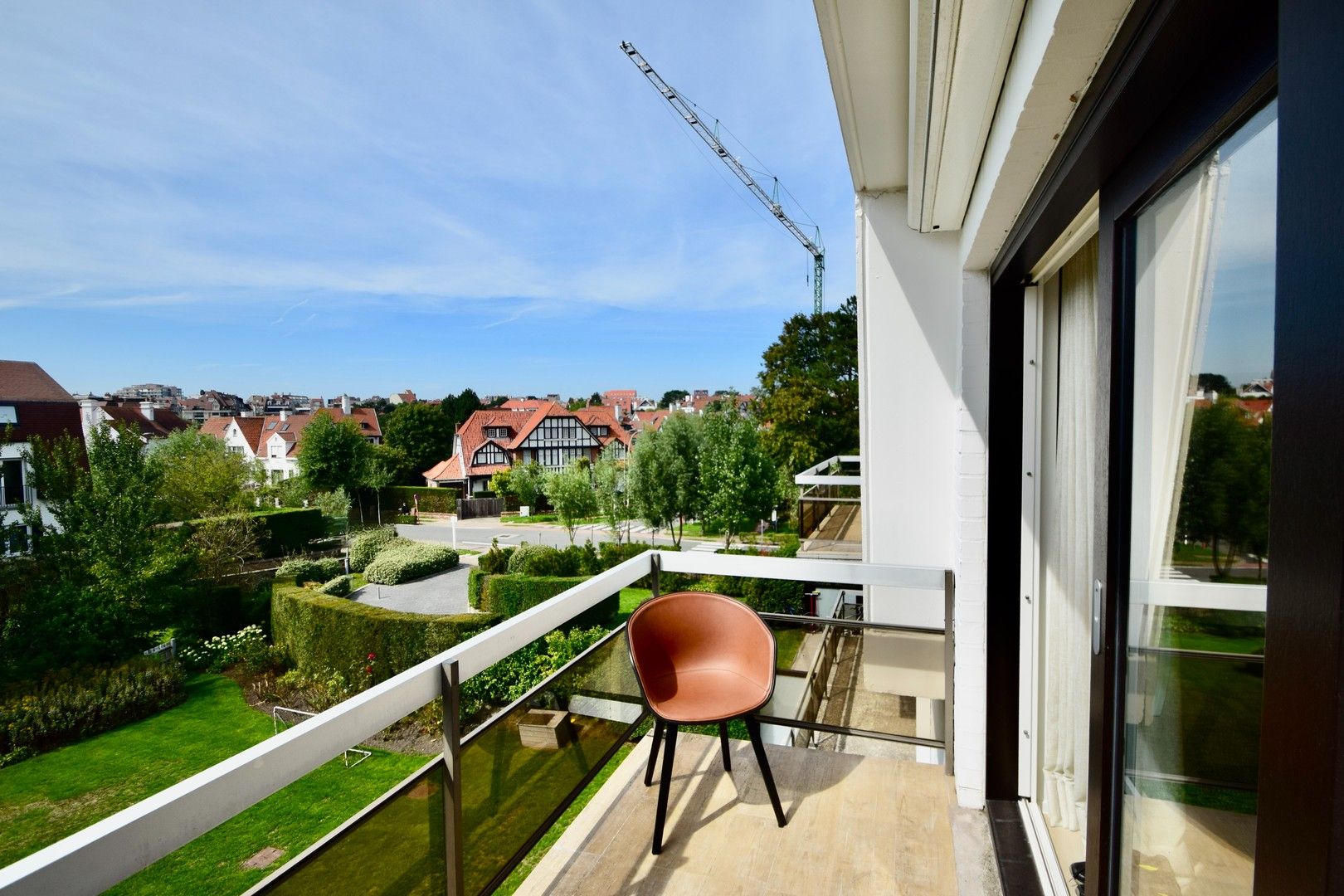 Zonnig gerenoveerd appartement met zuidwestgericht terras en open zicht op wandelafstand van het strand in hartje Zoute. foto 35