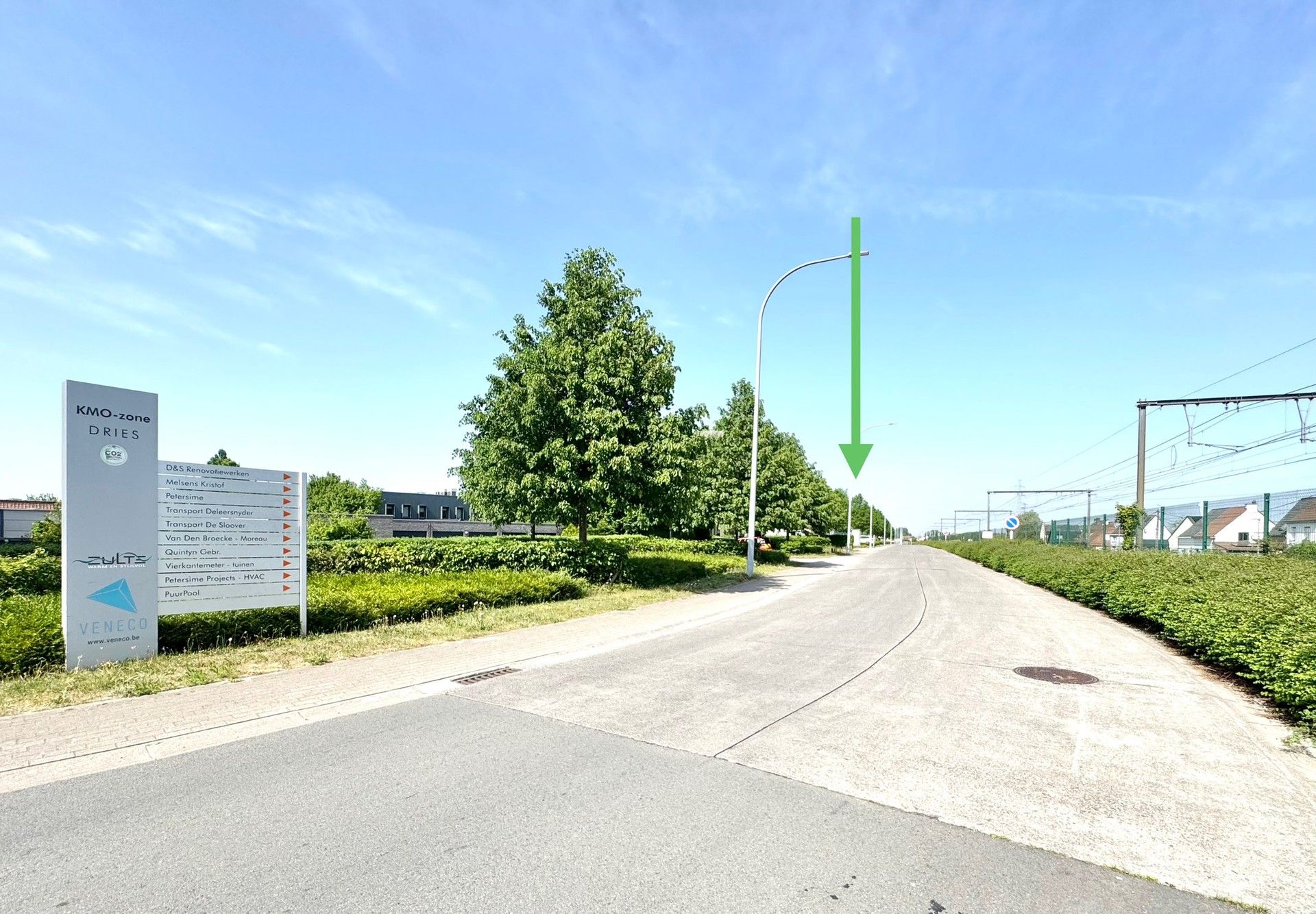 MAGAZIJN MET BURELEN IN KMO ZONE INDUSTRIE foto 3
