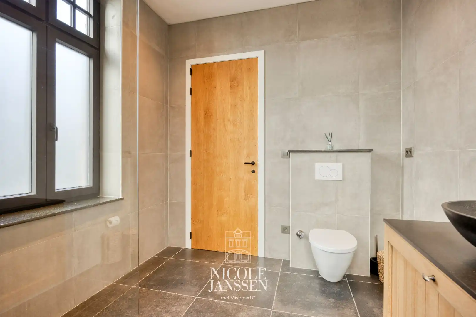 Handelspand met bovenwoning foto 33