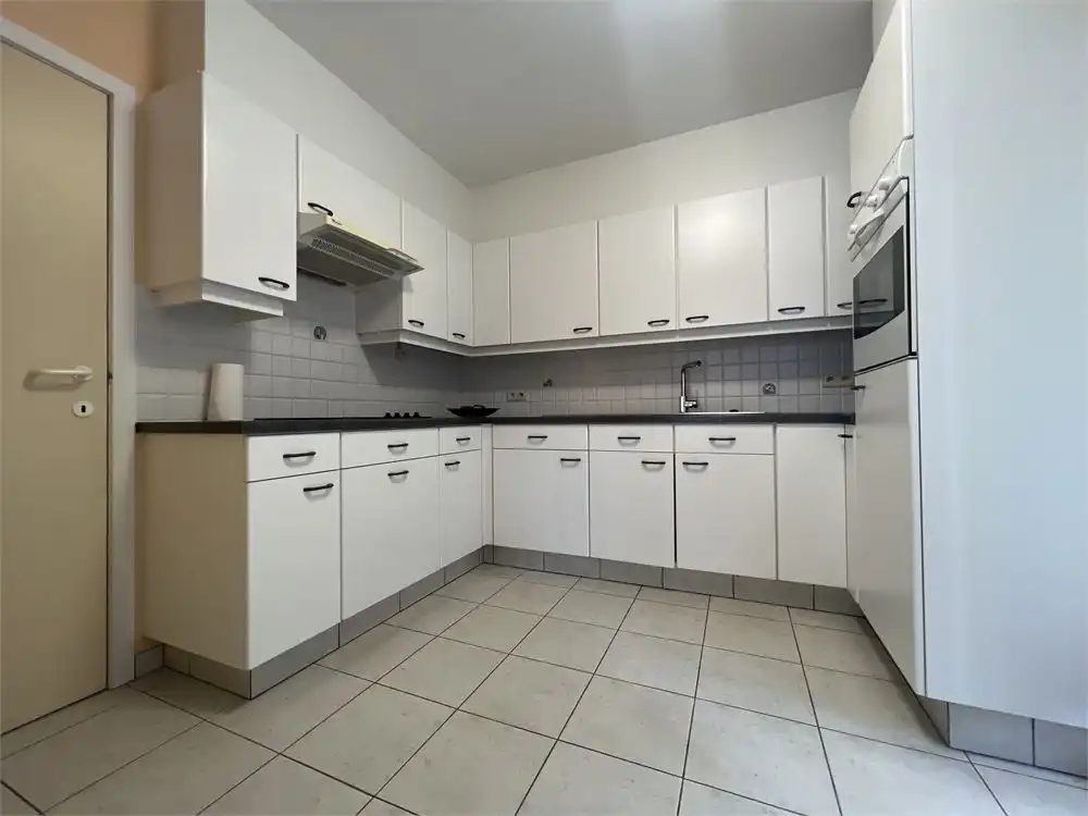 Ruim en lichtrijk app. met 2 slpks + garage mogelijk foto 5