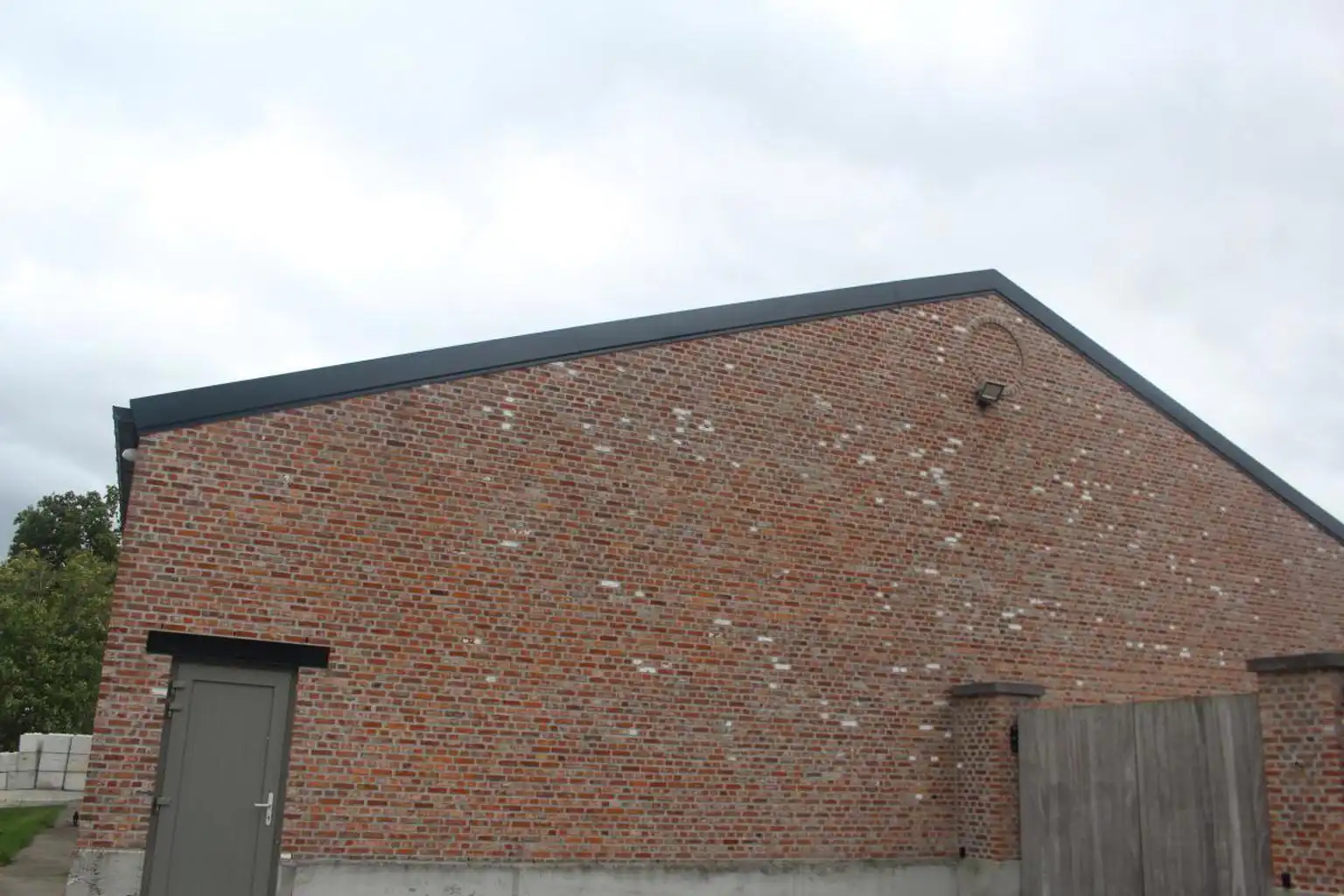 Opslagloods met buitenplein foto 2