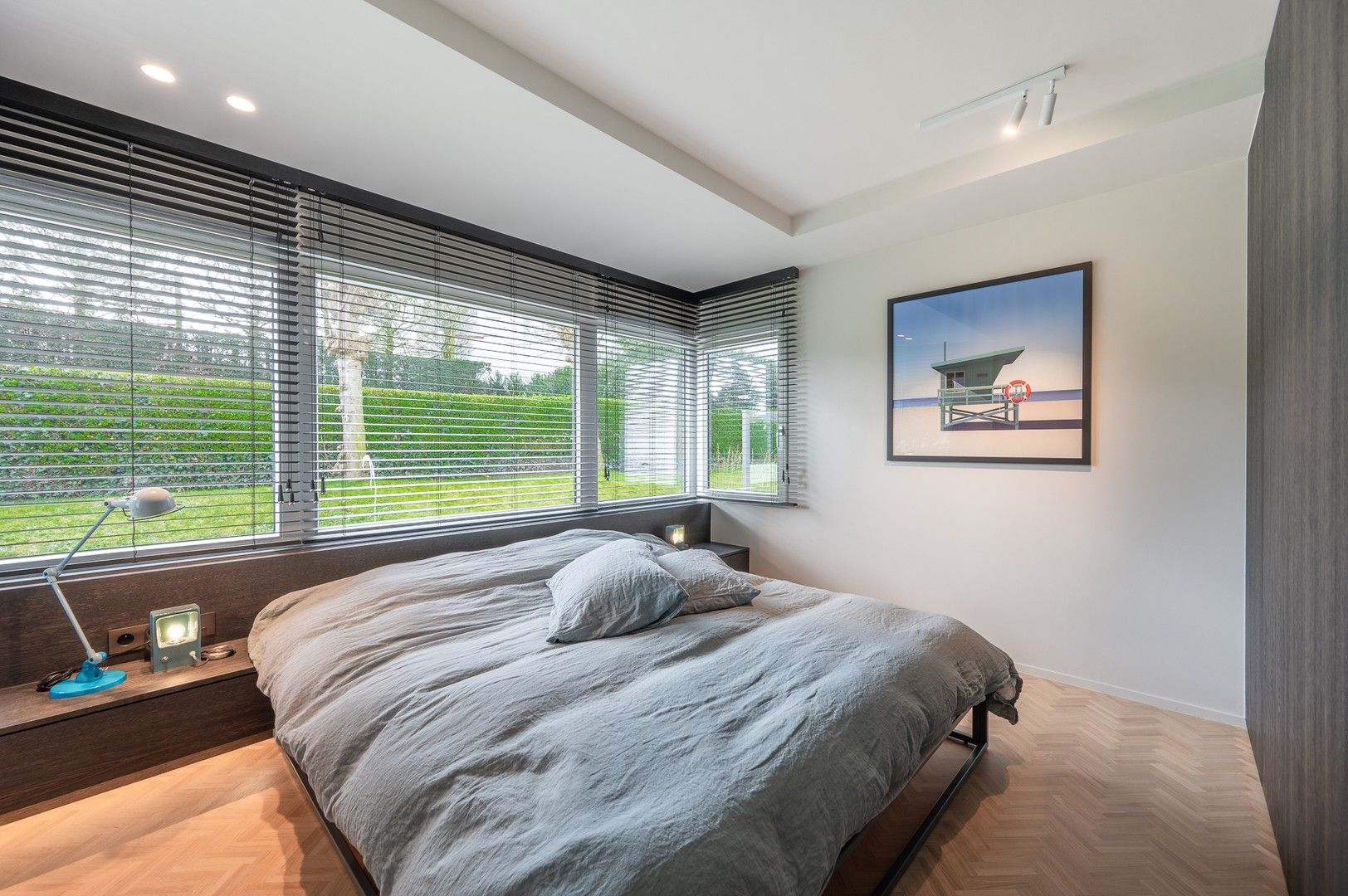 Prachtig tuinappartement met 3 volwaardige slaapkamers, gelegen in een paadje op een topligging in het Zoute. foto 16