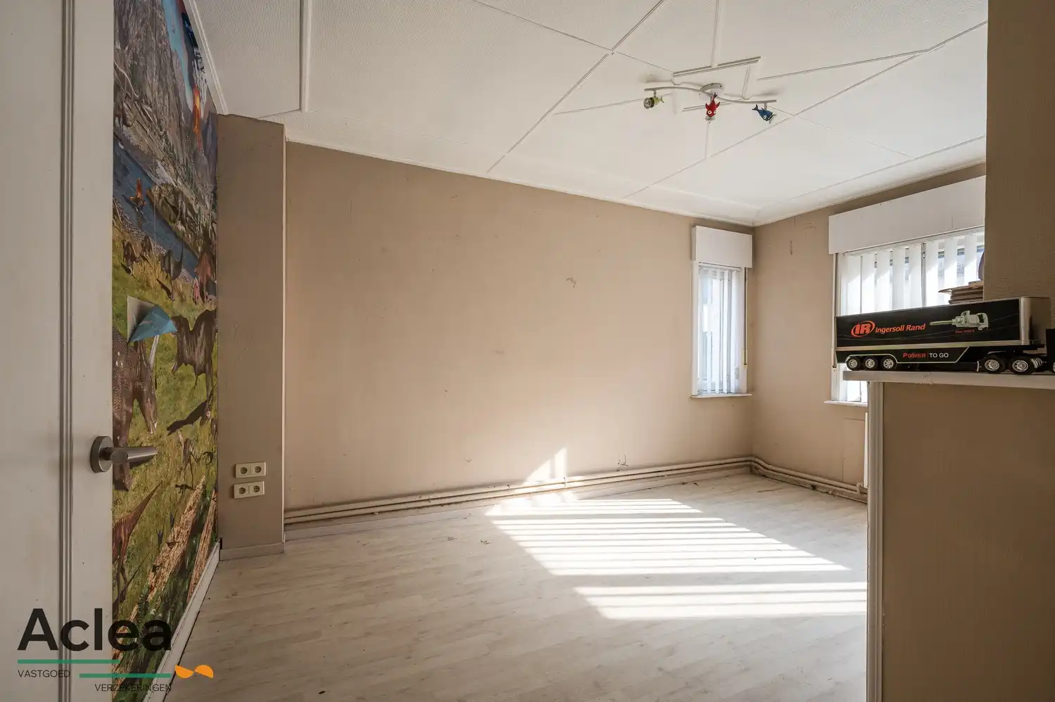 Te renoveren woning met grote magazijnruimte en veel potentieel foto 25