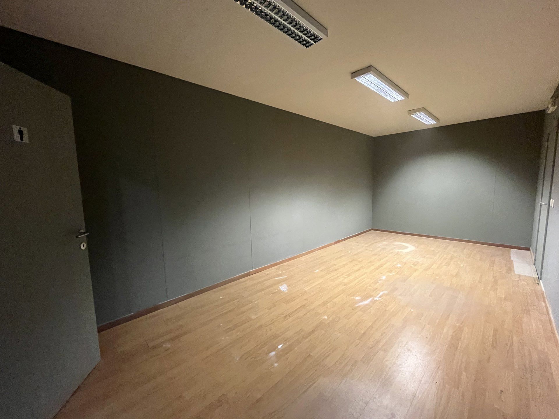 CENTRAAL GELEGEN MAGAZIJN VAN 300M² foto 11