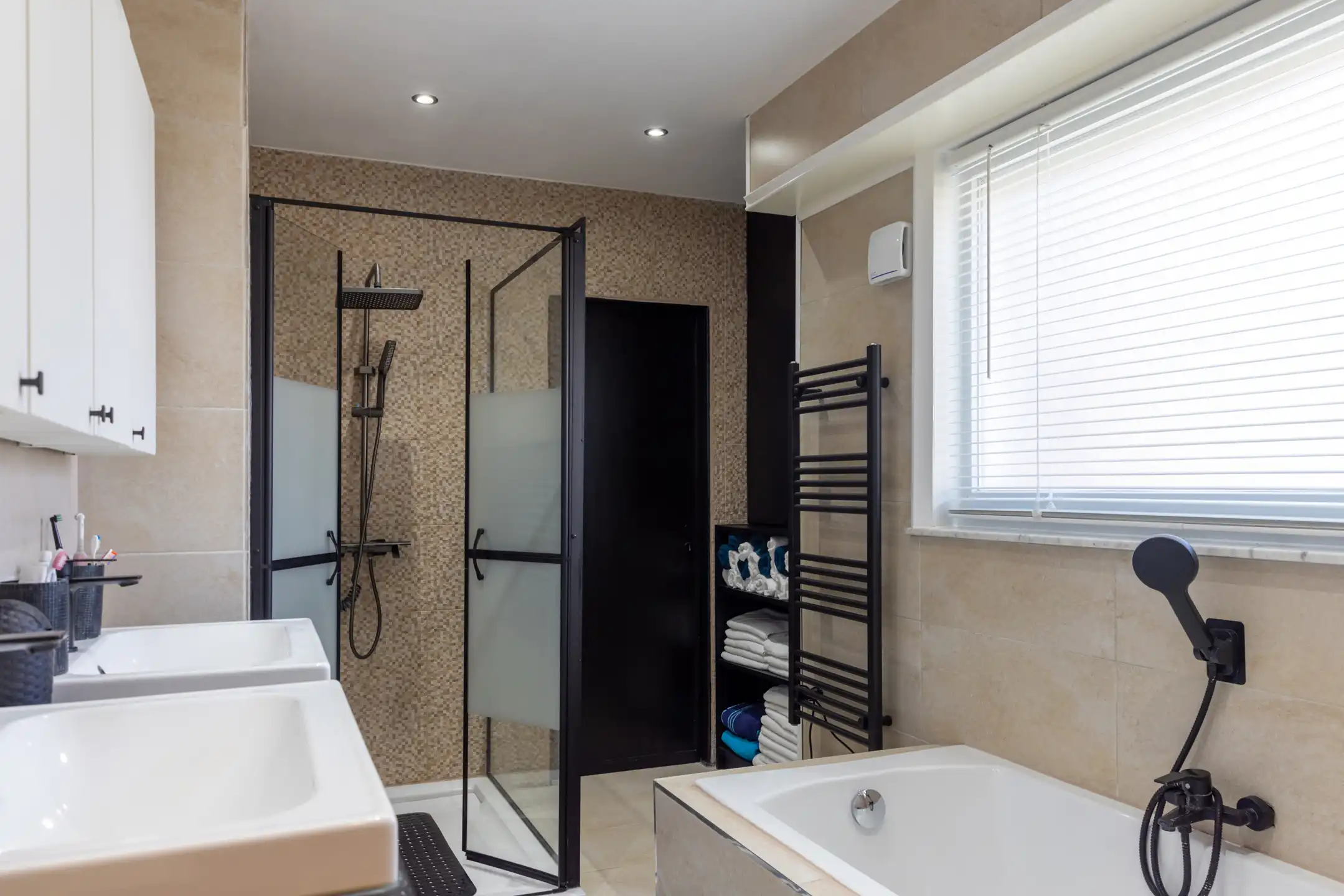 Half-open bebouwing met garage foto 8