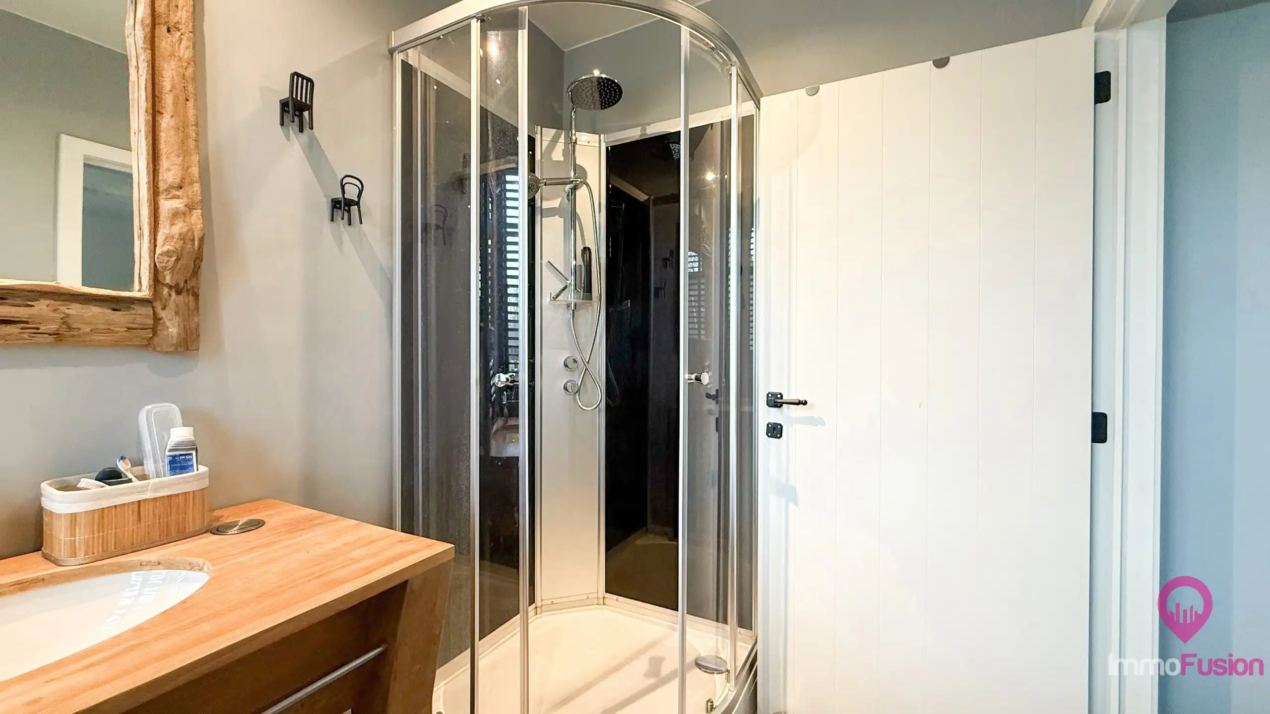 Gerenoveerde landelijk moderne woning op 21 are met 4 suites! foto 23