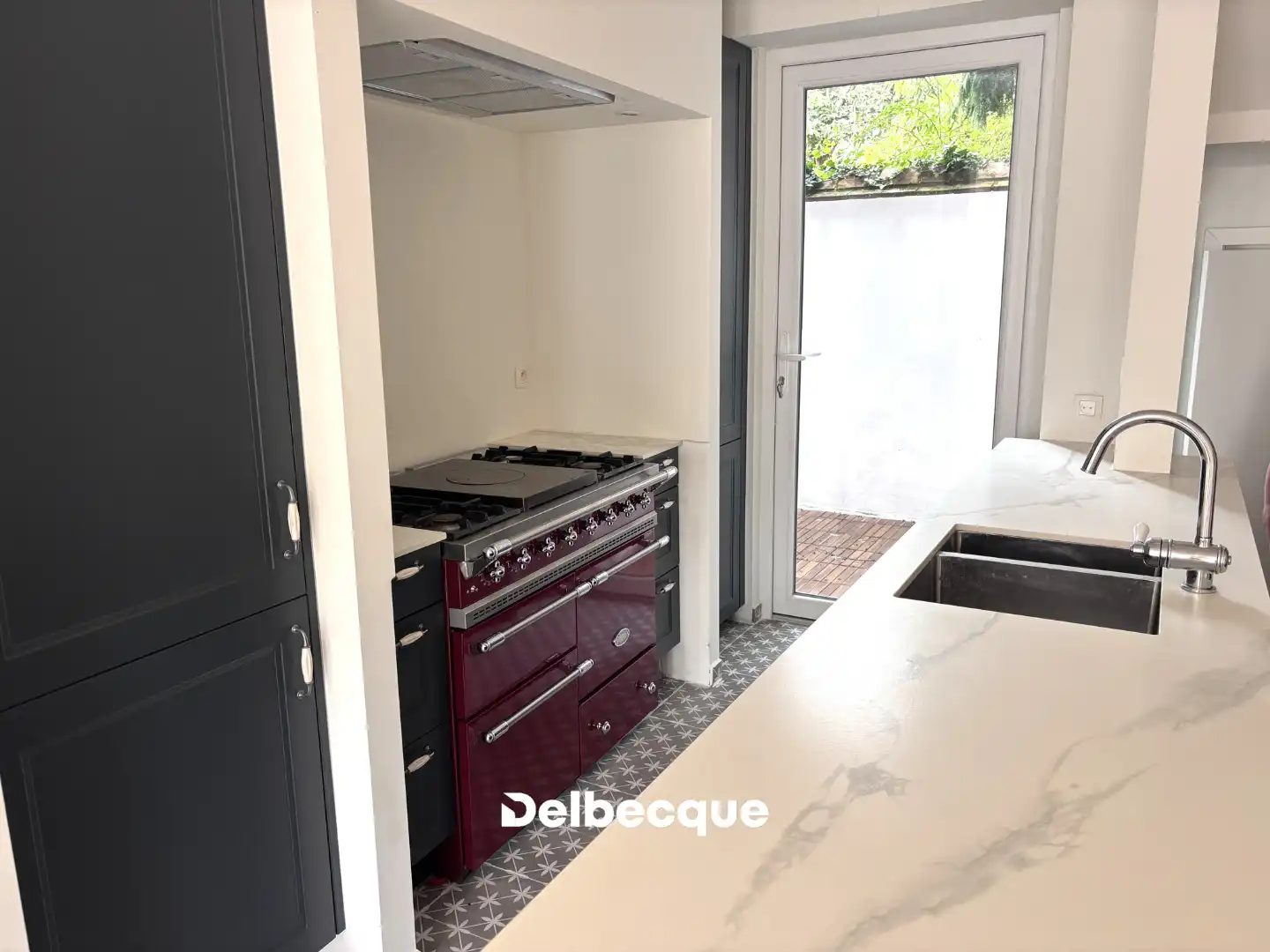 Charmante woning met 2 slaapkamers in centrum Brugge foto {{pictureIndex}}