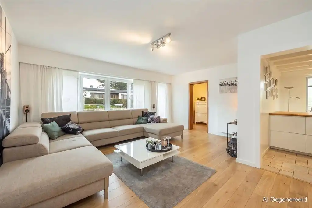 Hoofdfoto van de publicatie: Woning met grote tuin op centrale locatie