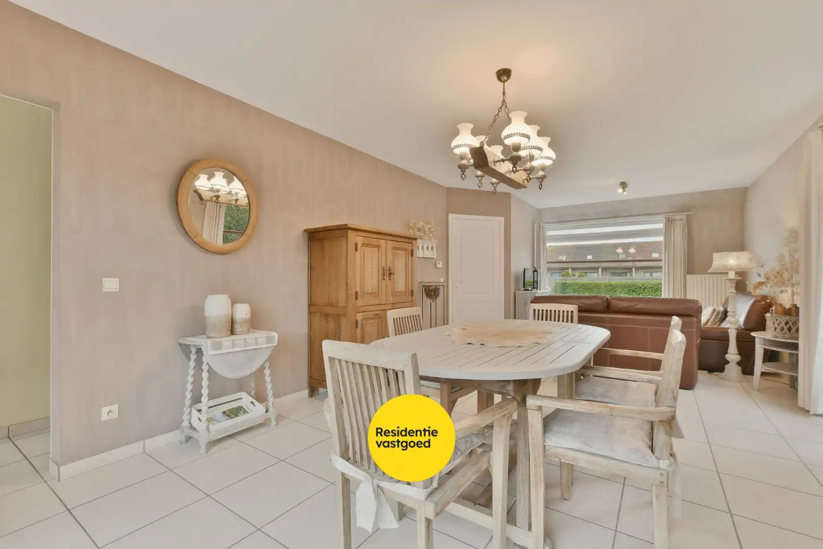 Instapklare halfopen bebouwing met 3 slaapkamers en tuin in De Haan! foto 4