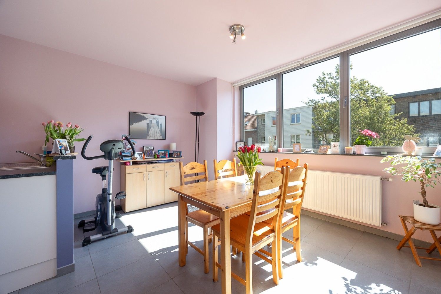 Centraal gelegen 1-slaapkamerappartement op eerste verdieping van een klein gebouw foto 3