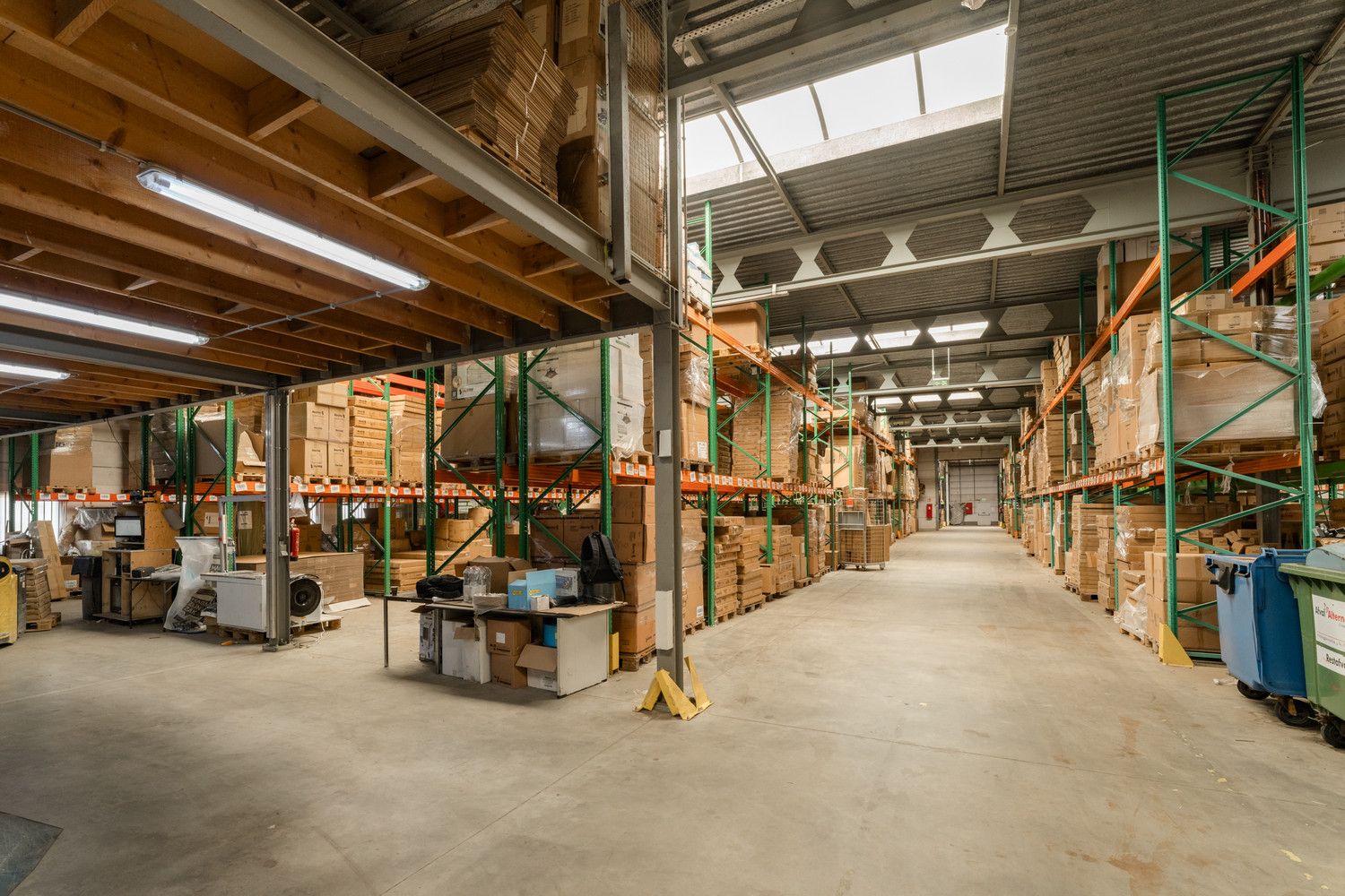 RUIM MULTIFUNTIONEEL BEDRIJFSPAND MET KANTORENCOMPLEX foto 36