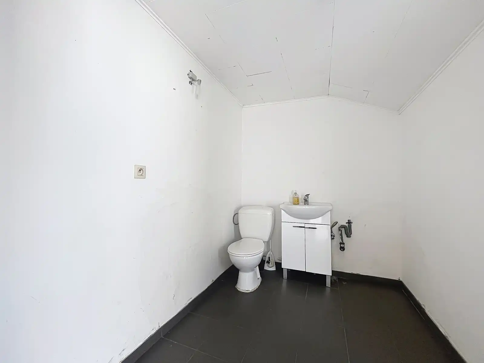 Rijwoning op een goede locatie met 3 slpks  foto 9