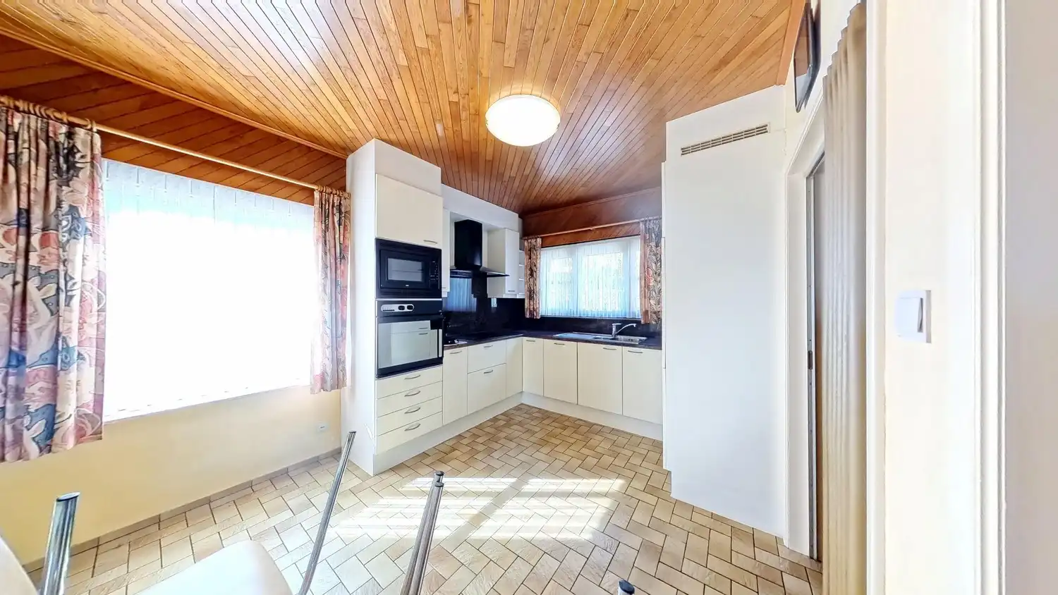 Centraal gelegen woning met 3 slaapkamers en mooie tuin! foto 5