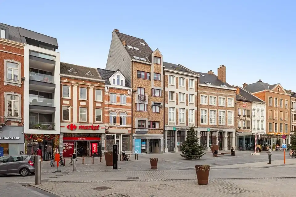 TWEE SLAAPKAMER APPARTEMENT OP DE GROTE MARKT IN SINT-TRUIDEN foto {{pictureIndex}}
