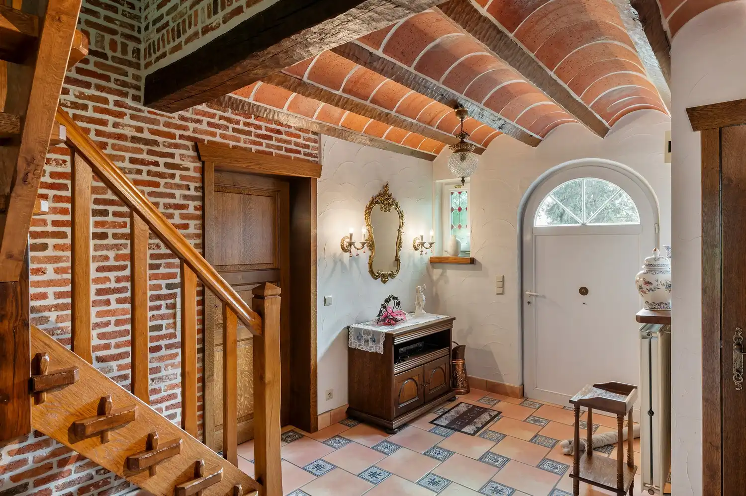 Ruime woning | 6 slpks | grote tuin foto 5