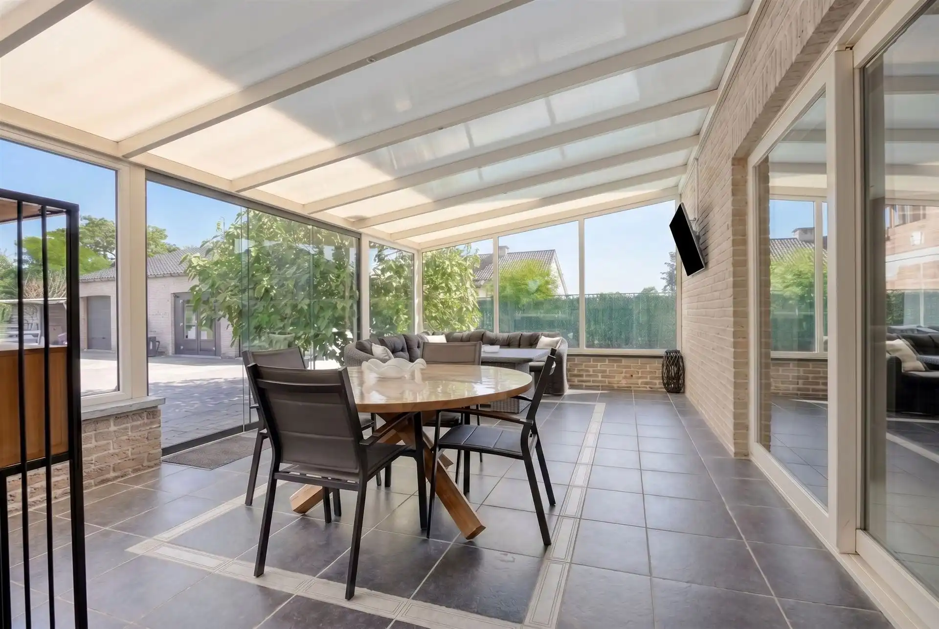 Instapklare villa met zwembad. Landelijke ligging in Leut. foto 44