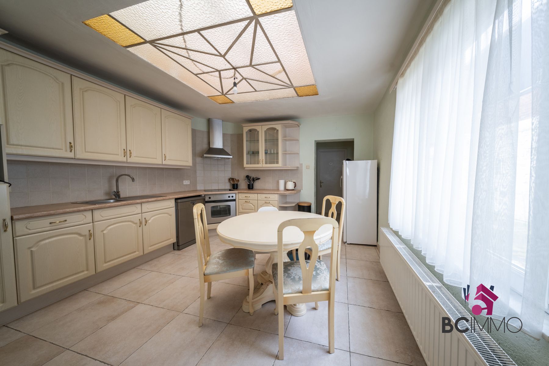 Karaktervolle woning met ruime tuin te Genk foto 6