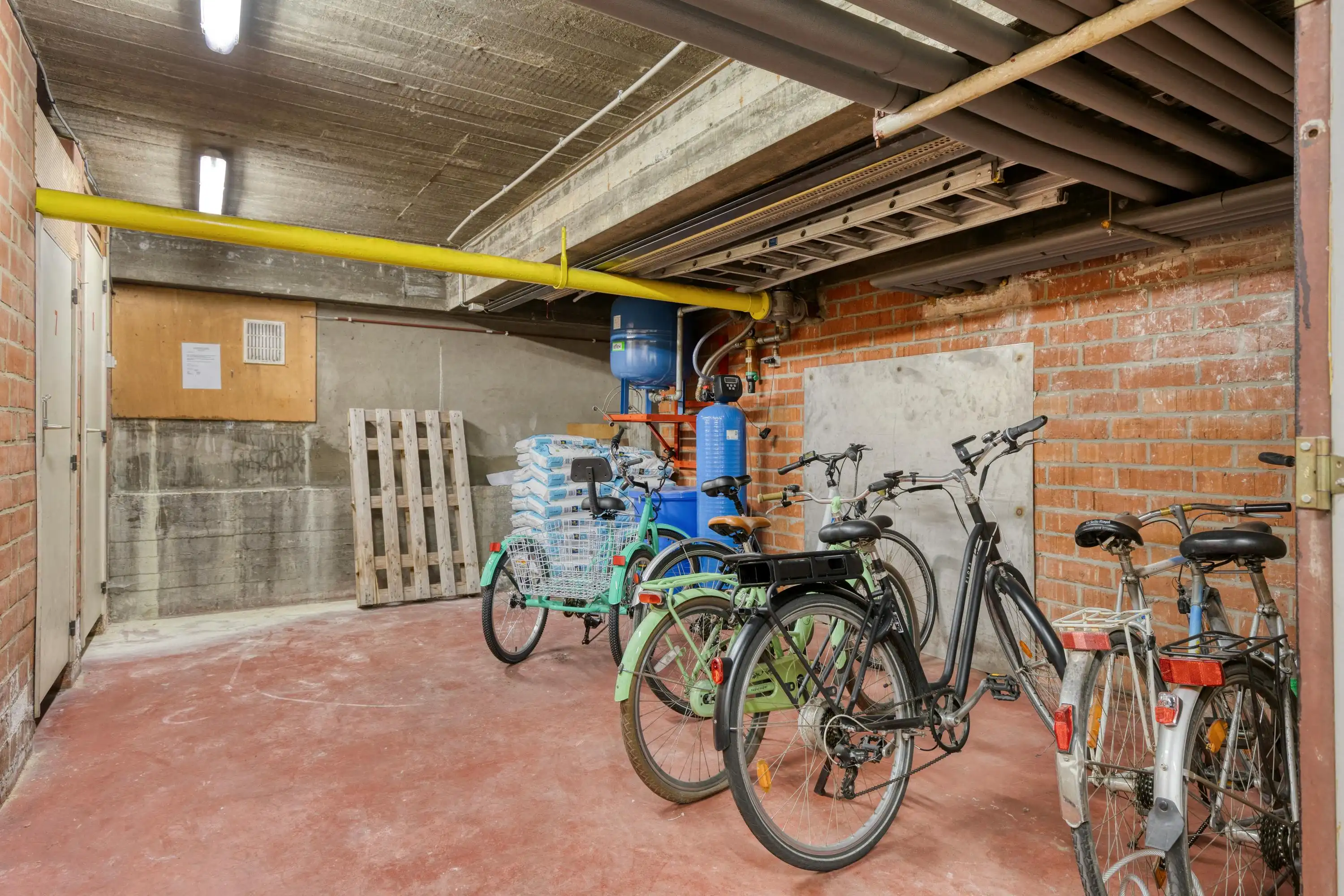 Appartement met 2 slaapkamers in centrum Roeselare te koop foto 15