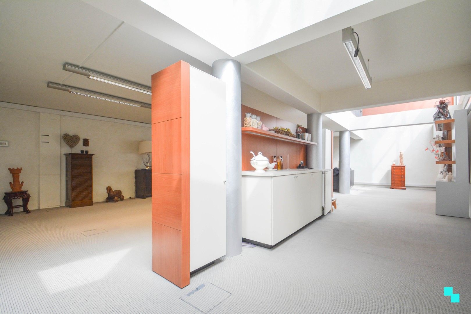 Commercieel gebouw met magazijn in het centrum van Izegem foto 11