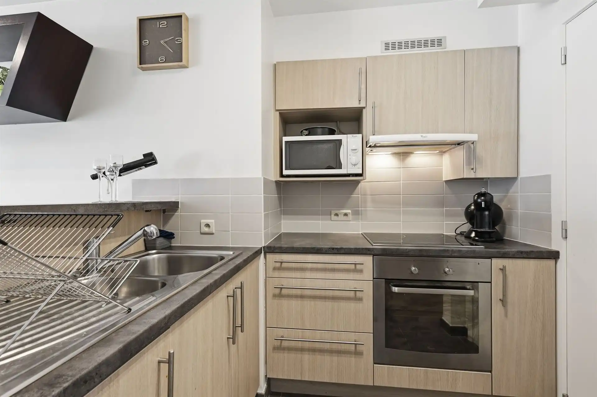 ZUIDGERICHT / VLAK AAN ZEEDIJK  foto 8