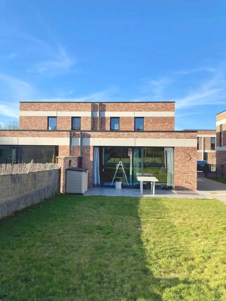 Recente, energiezuinige woning met tuin en garage op een gunstige ligging foto 17