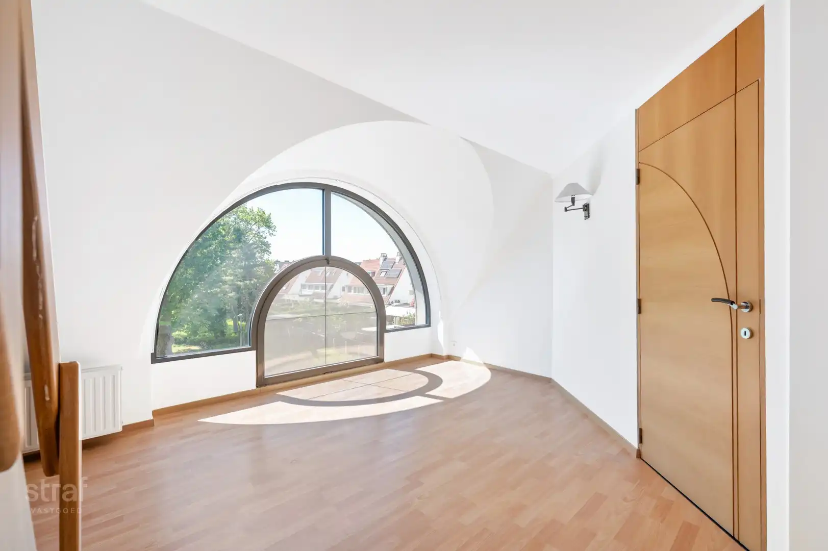 Ruim (en ook groot) huis op Linkeroever&nbsp;met praktijkruimte/ studio foto 18
