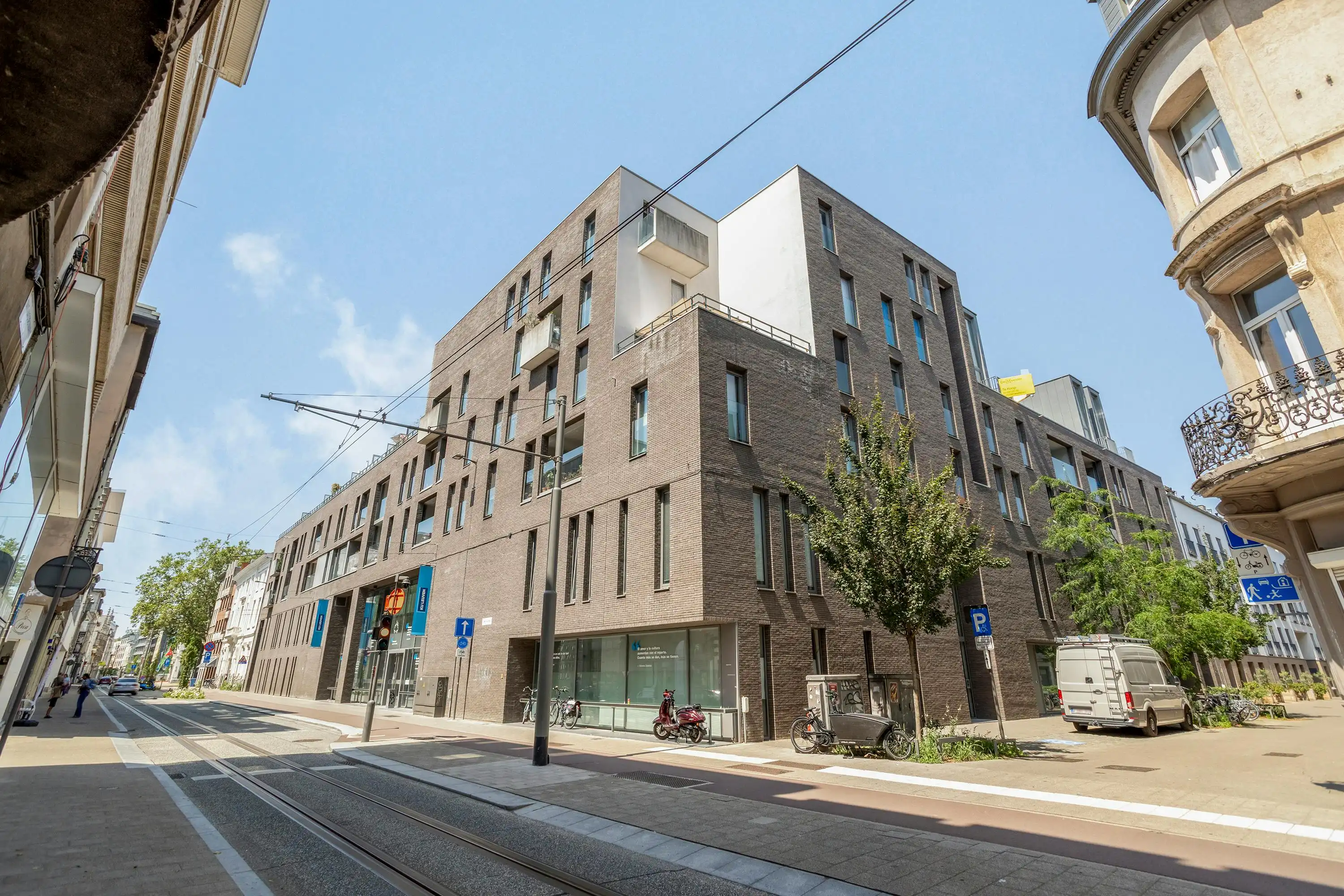 Lichtrijk appartement met ruim terras te koop in Antwerpen foto 4