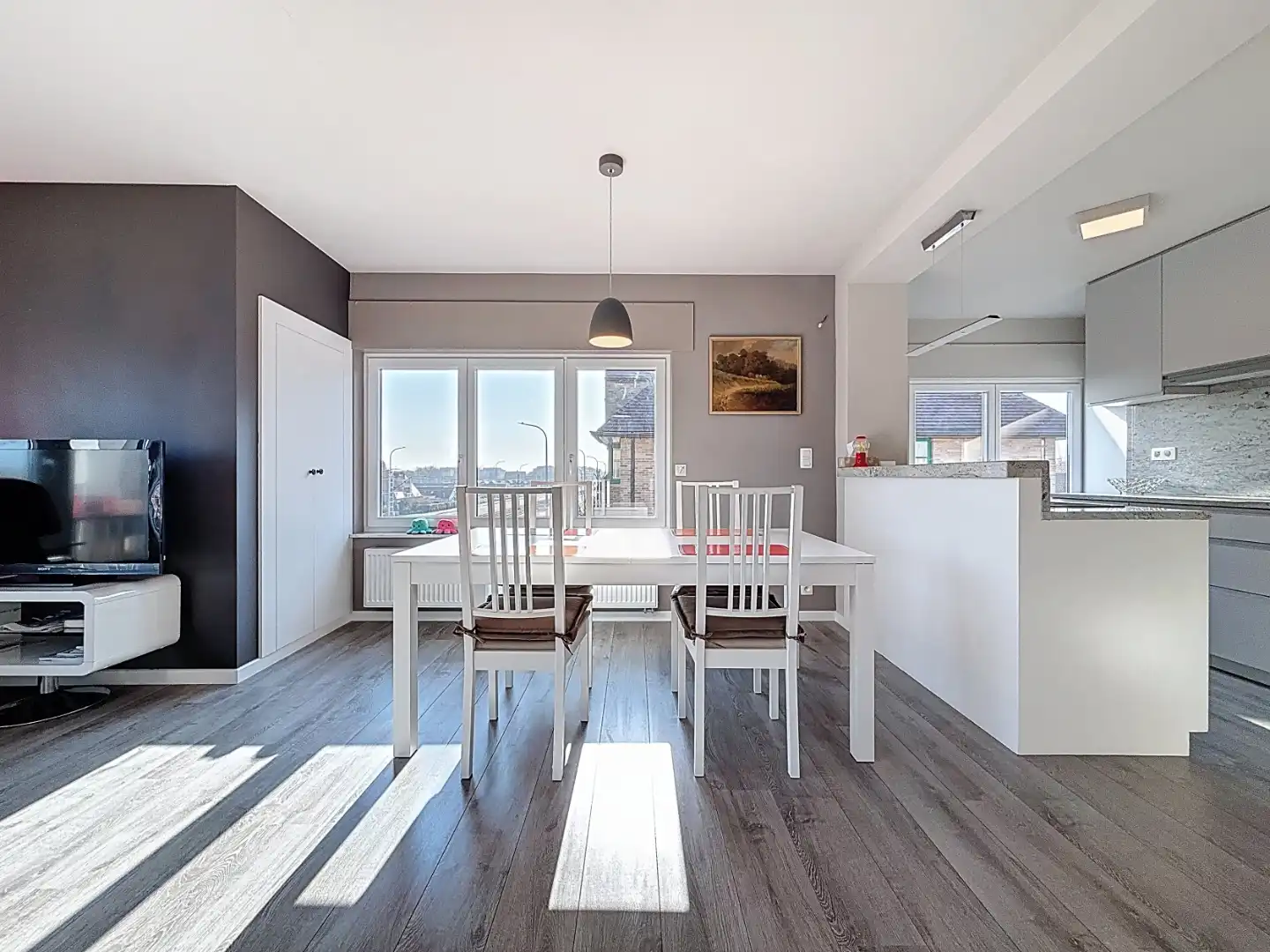 Drieslaapkamerappartement op centrale ligging te Nieuwpoort-Bad. foto {{pictureIndex}}