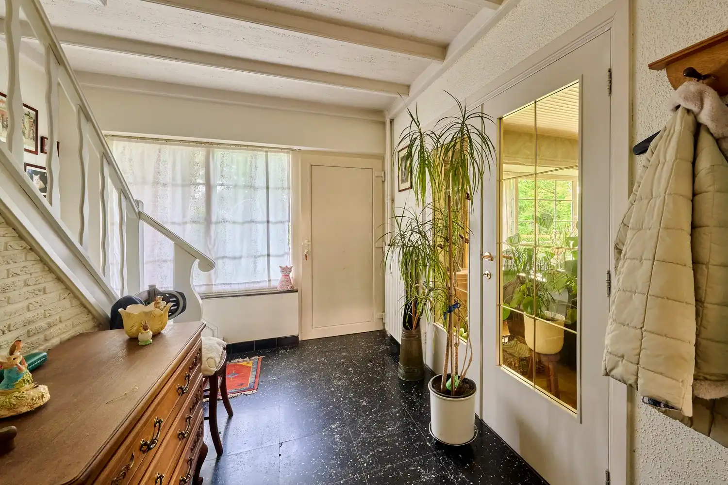 Vrijstaande karakteristieke woning met 4 slaapkamers gelegen op een fraai gelegen perceel foto 5