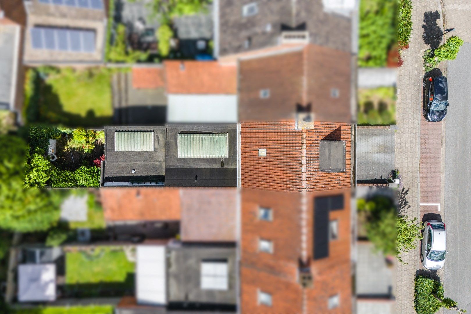 Gesloten bebouwing met stadstuin, oprit, garage en 4 kamers foto 3