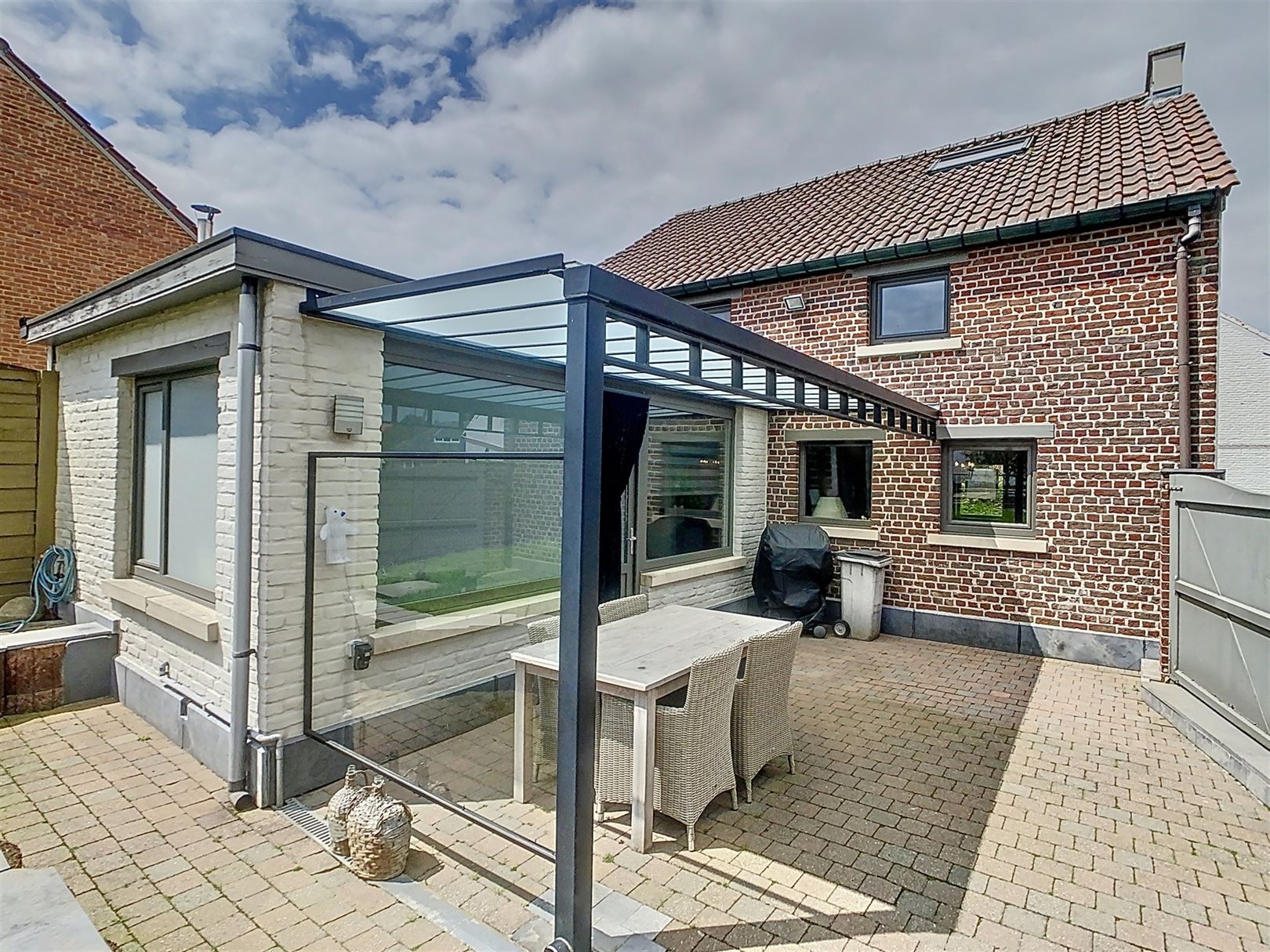 Mooie woning, 2 slpks, tuin, terras, garage, 11a 04ca foto 2