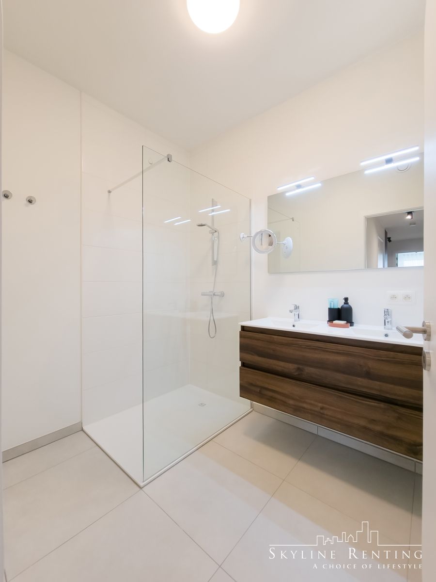 Prachtig gemeubeld 2 slaapkamer appartement met groot TERRAS foto 11