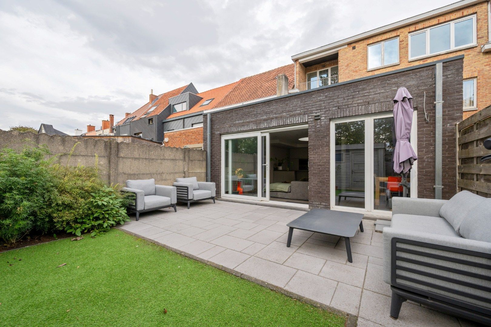 Licht op te frissen appartementsgebouw met 3 appartementen en 3 garageboxen op TOP-ligging te St-Amandsberg foto 4