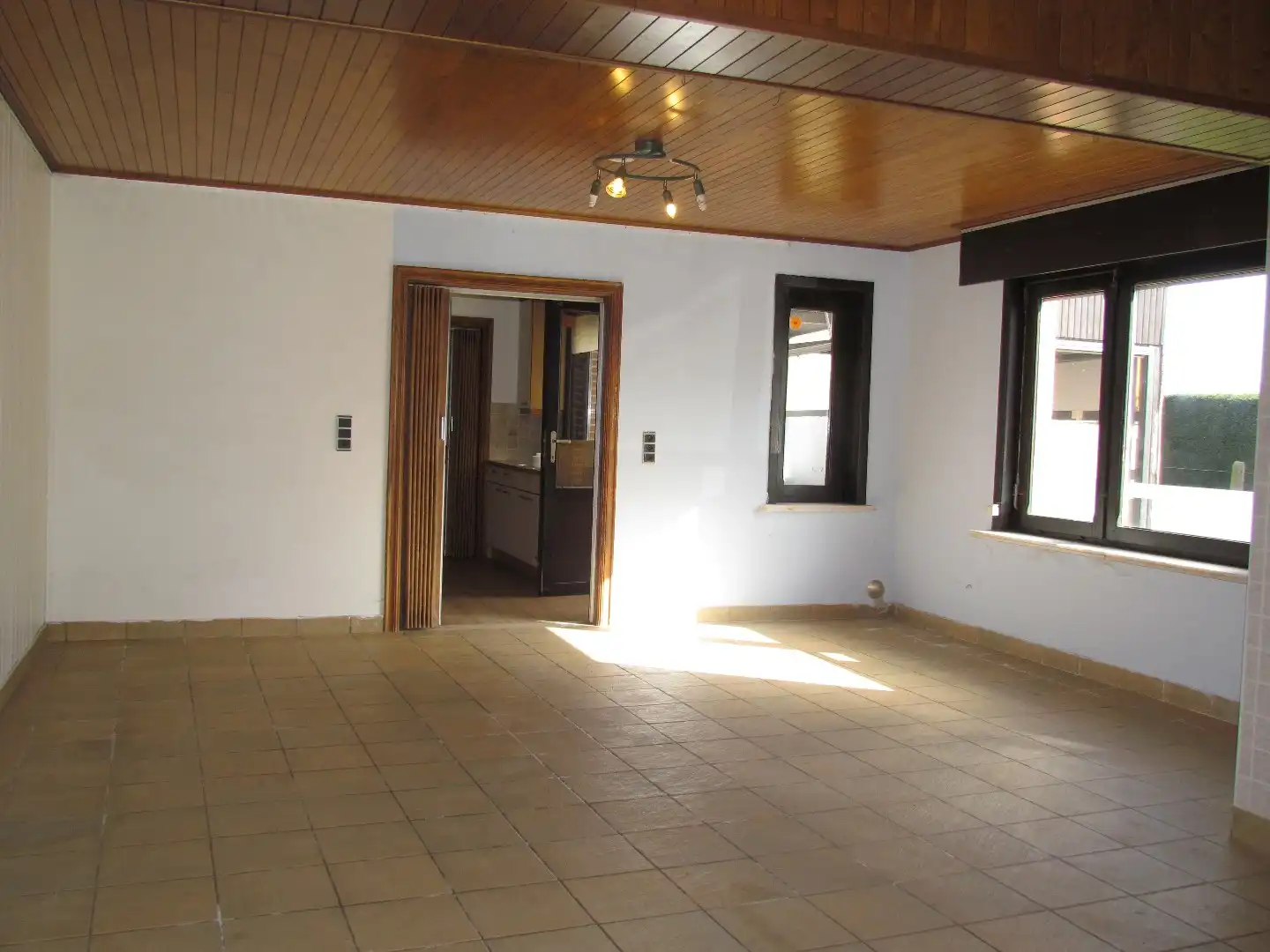 GOEDGELEGEN HOB MET VEEL LICHTINVAL foto 3