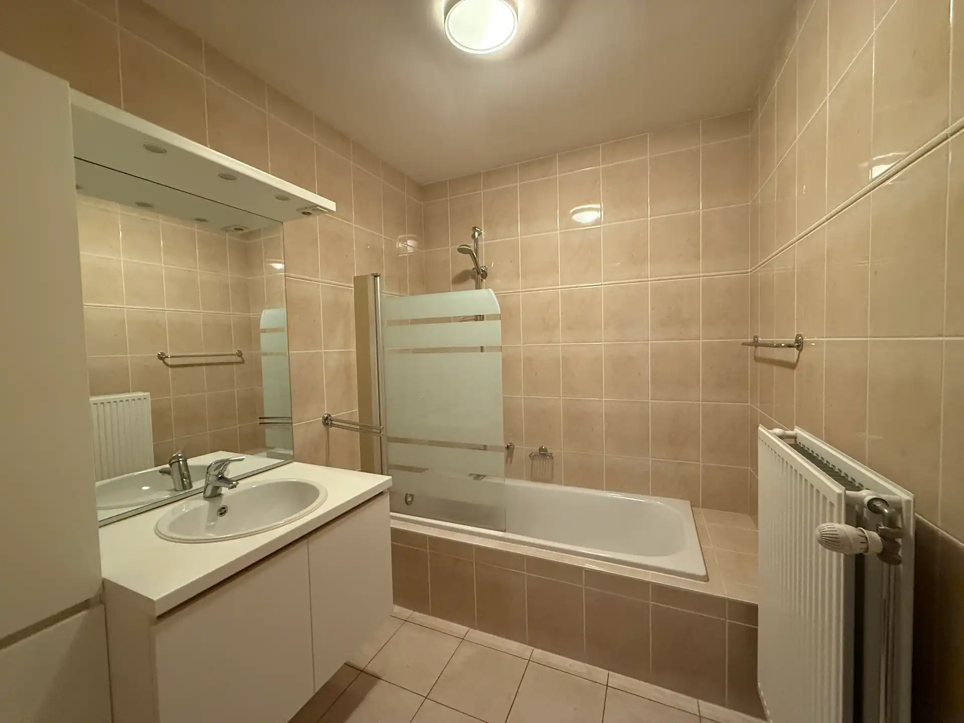 ERONDEGEM - Ruim, energiezuinig appartement met garage. foto 5