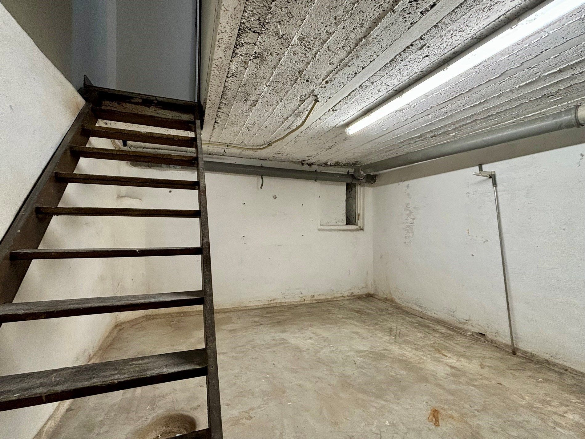 Instapklare, knap gerenoveerde rijwoning op wandelafstand van het centrum van Kuurne. foto 26