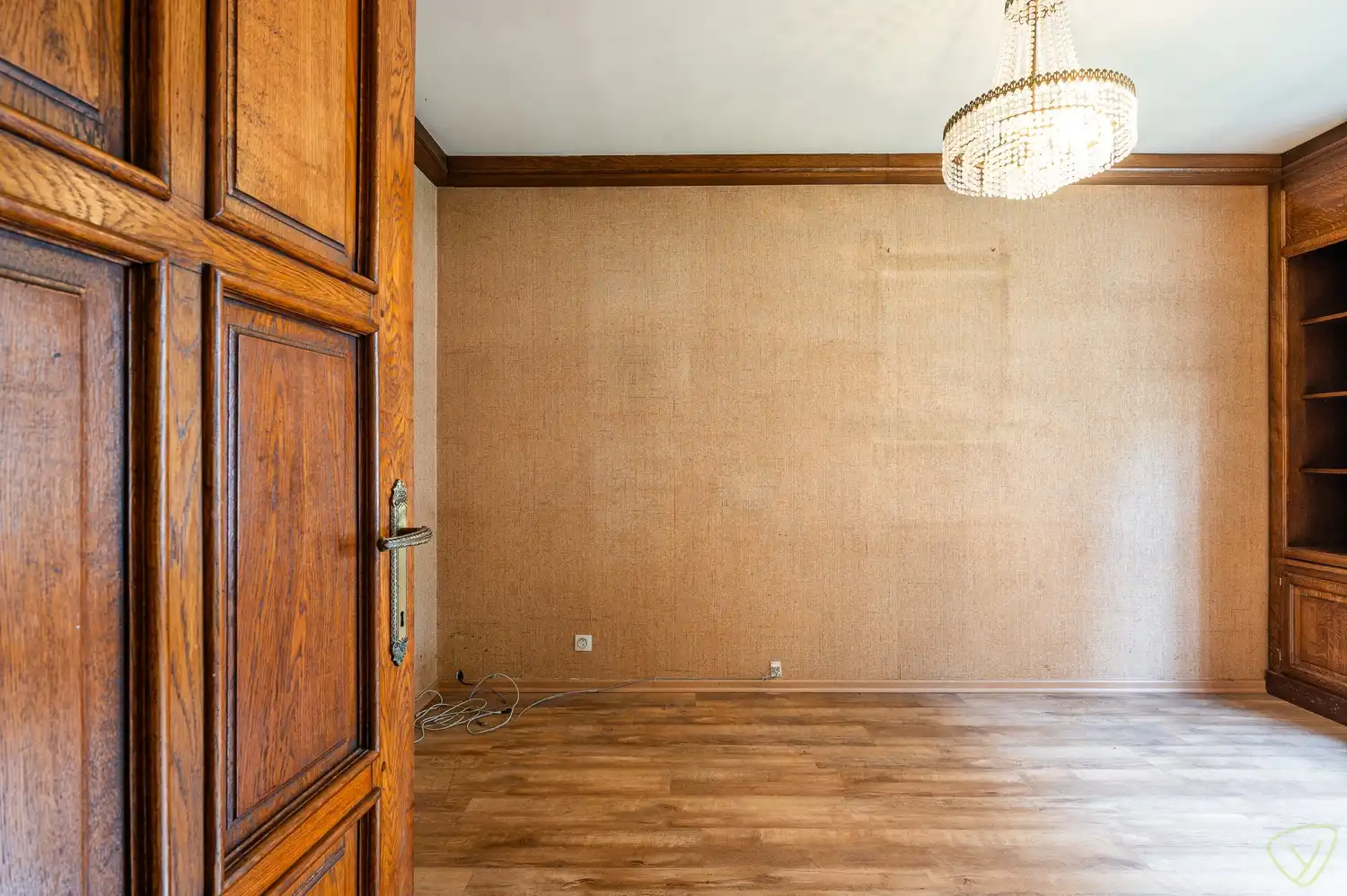 Vrijstaande villa op een uitzonderlijk groot perceel met bosgrond in Lembeke foto 9