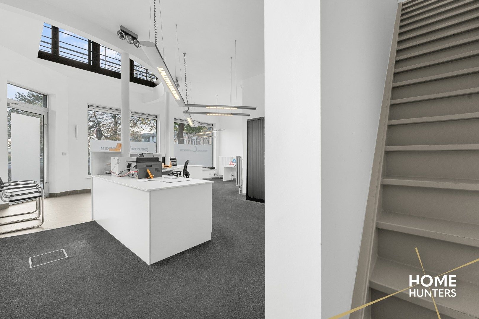 Kantoorruimte bestaande uit twee verdiepingen op het Colaertplein te Ieper foto 4