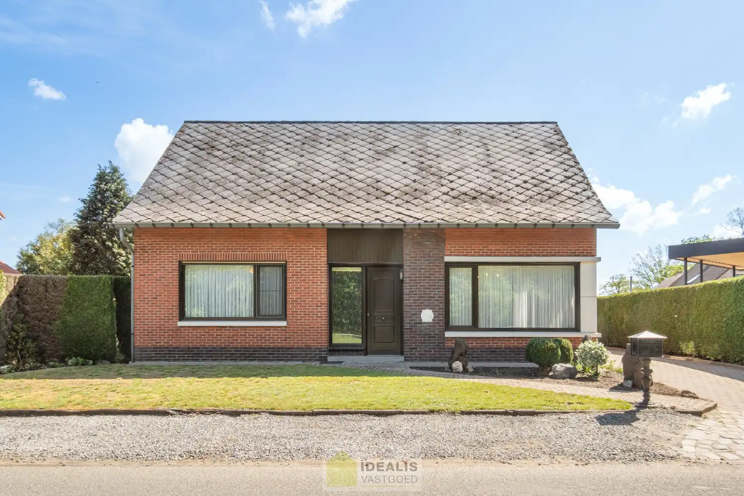 Op te frissen eengezinswoning met 3 slaapkamers te Pelt (Lindel) mét bijhorend weiland foto {{pictureIndex}}