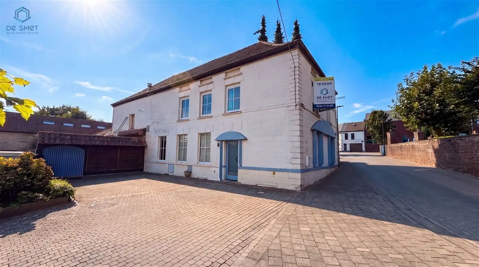 RUIME KARAKTERWONING MET 23 GARAGEBOXEN IN GERAARDSBERGEN foto {{pictureIndex}}