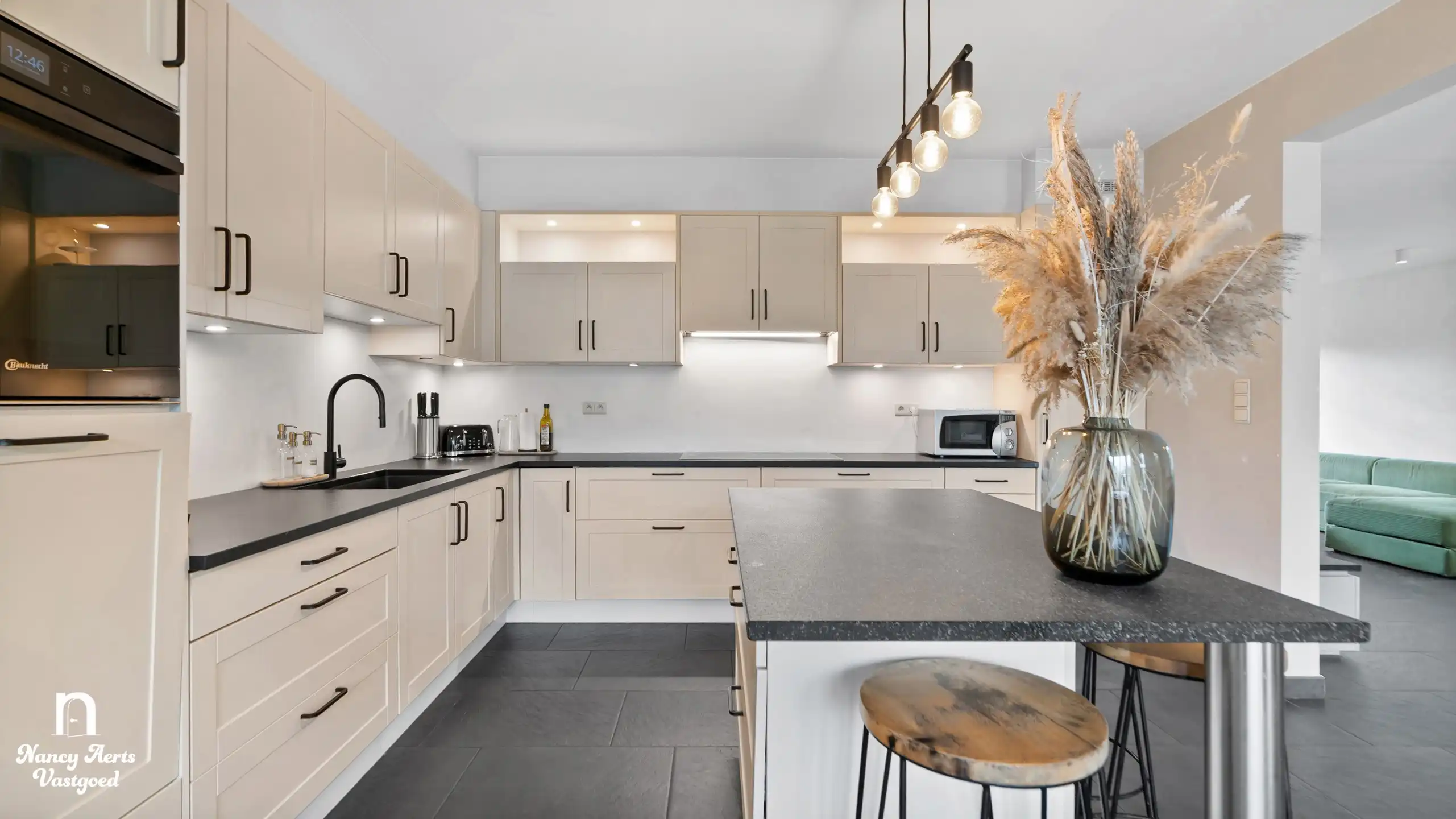 Verrassend ruime woning met aparte studio op rustige locatie foto 13