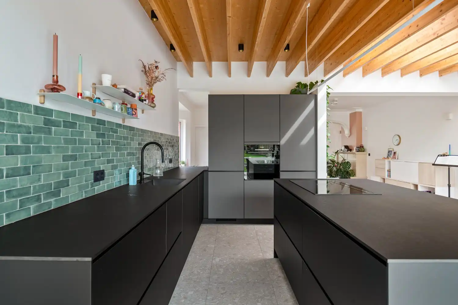 Instapklare woning met magazijn, 4 slaapkamers en 2 badkamers te Ranst! foto 16