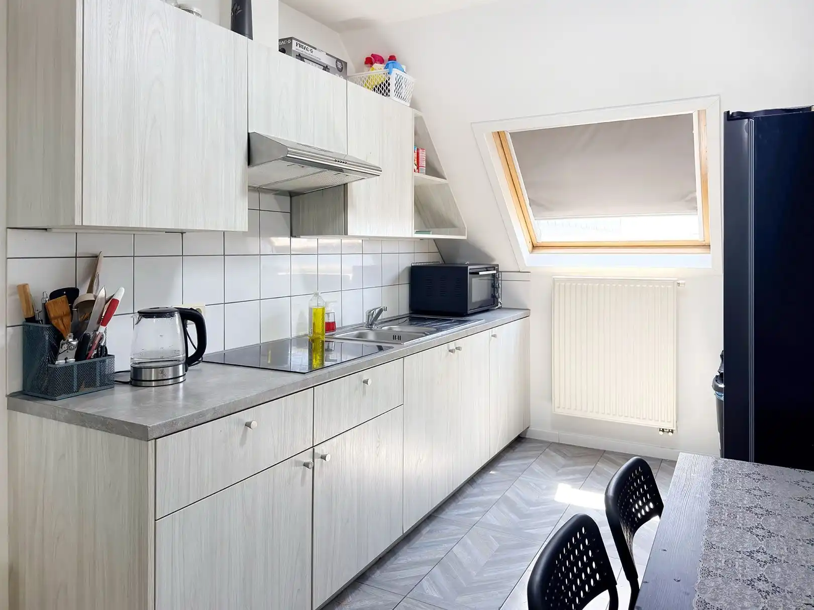 Handelsgelijkvloers, 3 appartementen en eigen parking!! foto 37