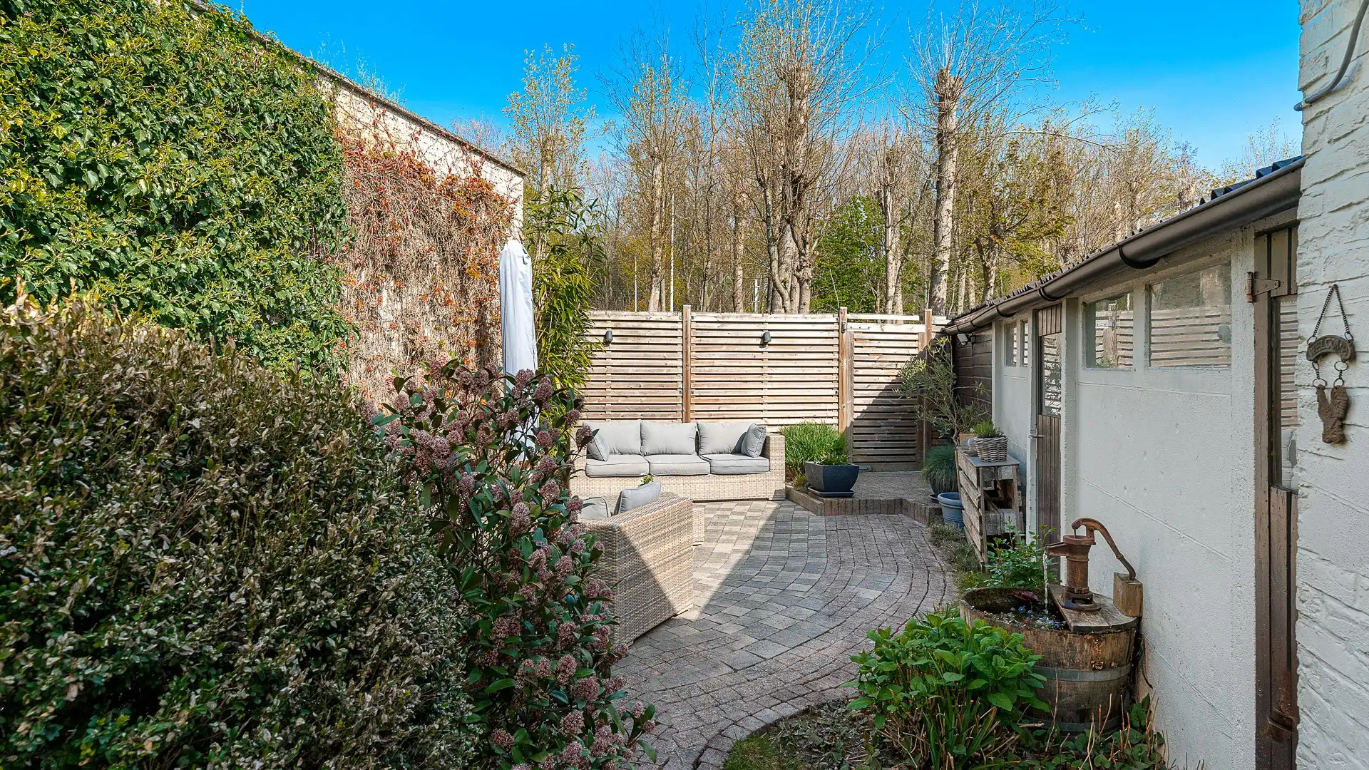 Ruim wonen met tuin en uitweg nabij het strand foto 16