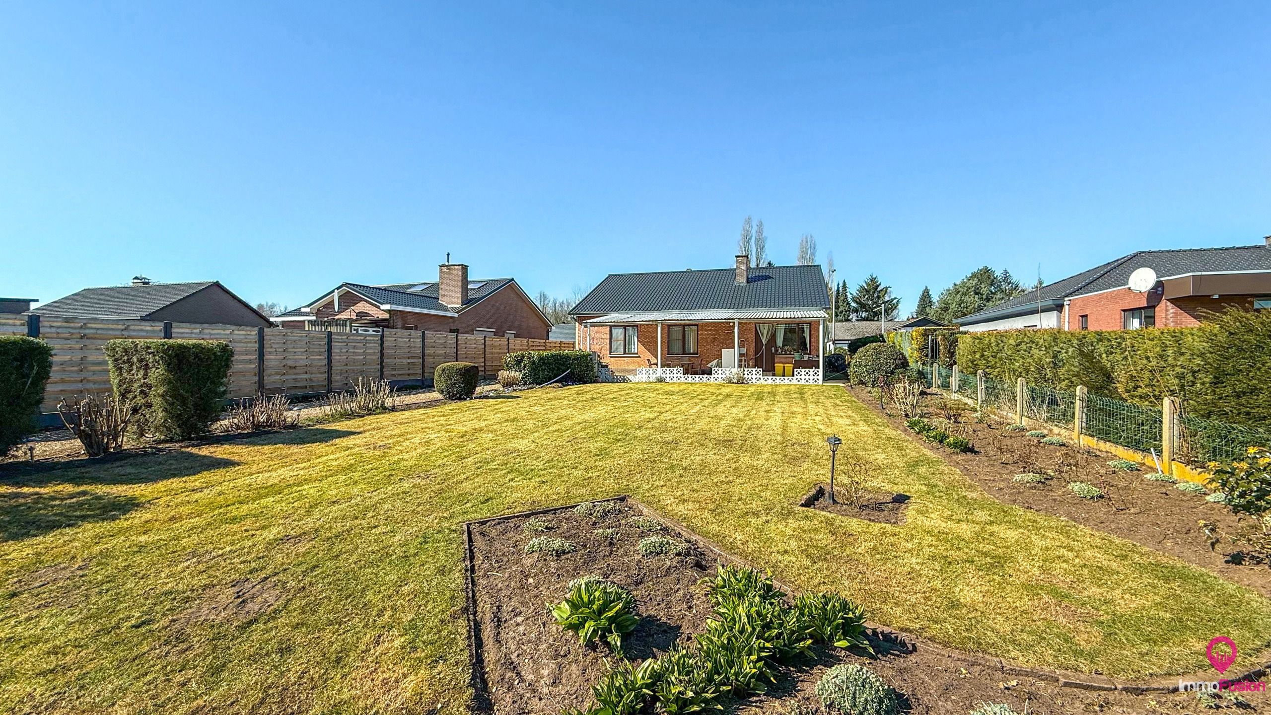Verzorgde gelijksvloerse woning met 3 slaapkamers te Zolder! foto 2
