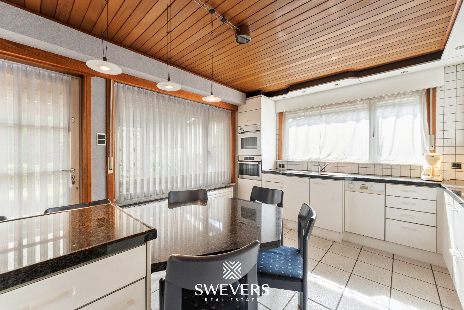 Ruime gezinswoning met 5 SLPK en veel potentieel in groene omgeving foto 7