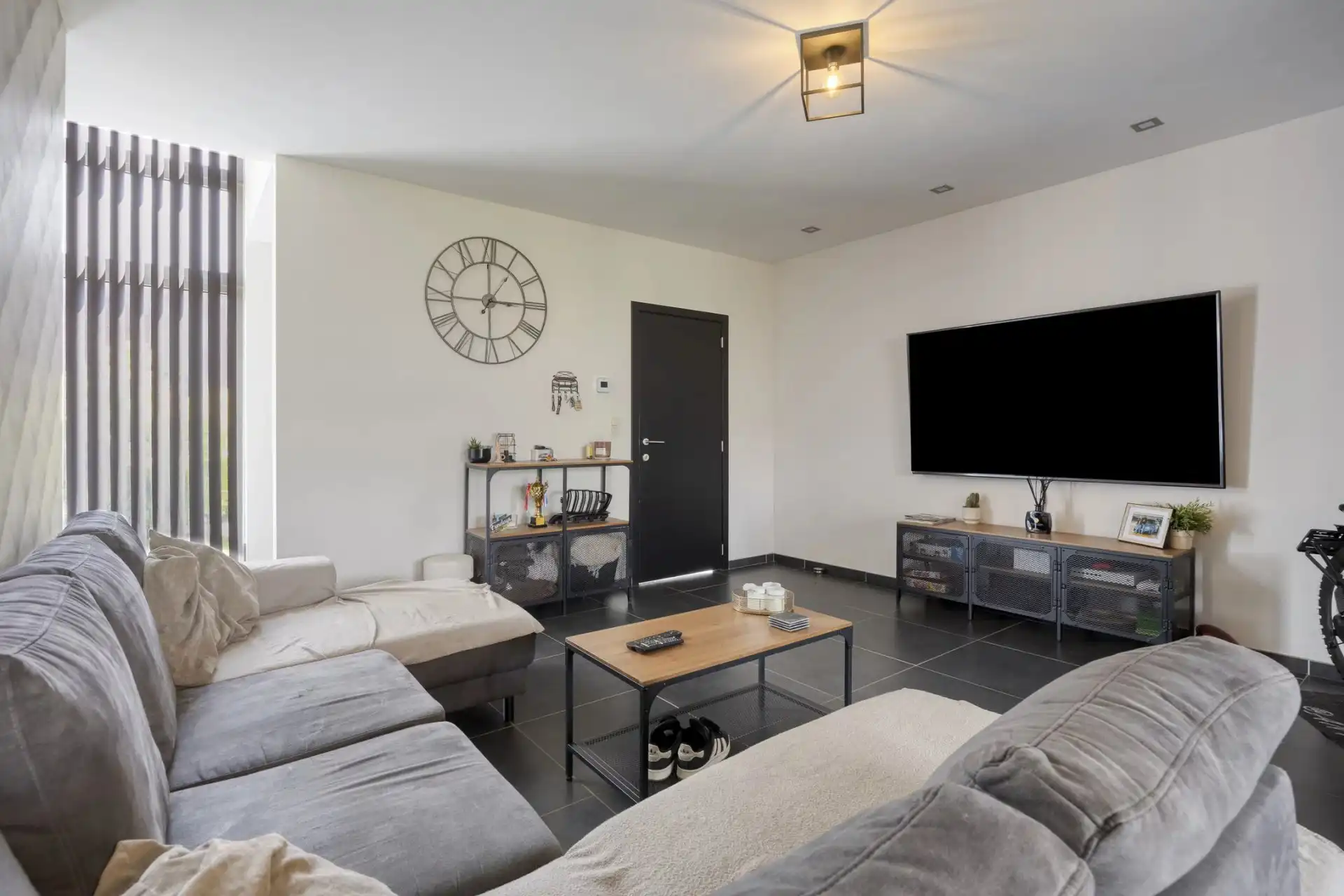 RECENTE MODERNE EN ENERGIEZUINIGE WONING MET 3 SLPK'S EN CARPORT NABIJ CENTRUM foto 5